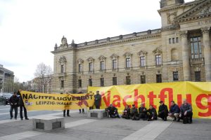 Protest am 28. April vorm Bundesverwaltungsgericht. Foto: Bürgerinitiative „Gegen die neue Flugroute“