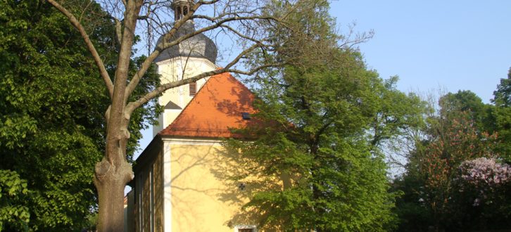 Denkmalgeschützt: die Pödelwitzer Dorfkirche. Foto: Matthias Weidemann