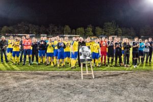 Der 1. FC Lok, Fans und Freunde erwiesen Eric Eiselt die letzte Ehre. Foto: Bernd Scharfe