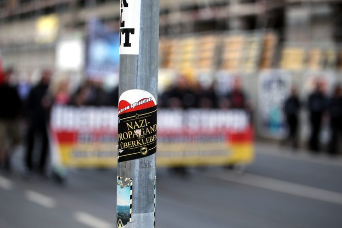Rechte Propaganda an der Kollwitz überklebt. Foto: L-IZ.de