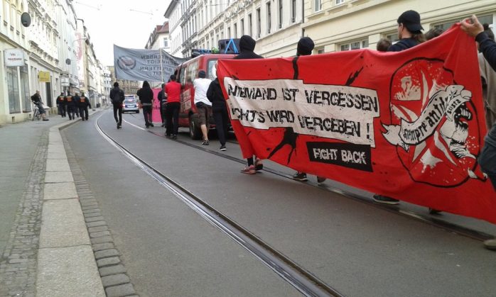 Die Antifa-Demo um 18 Uhr in der Georg Schwarz Straße Richtung Zentrum. Foto: L-IZ.de