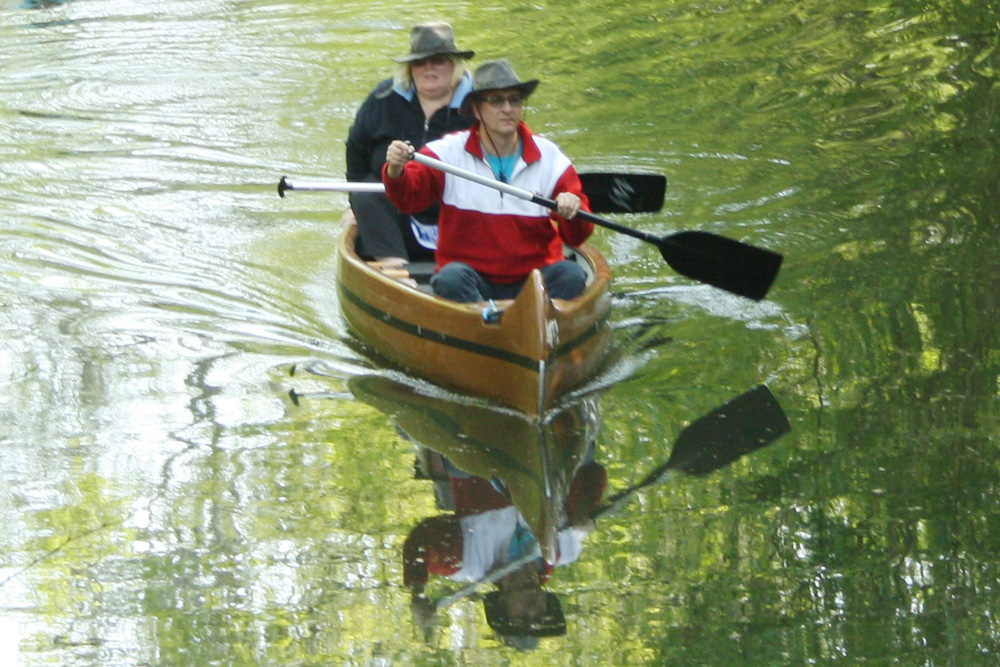 Mit Kanu unterwegs im Leipziger Gewässerknoten. Foto: Ralf Julke