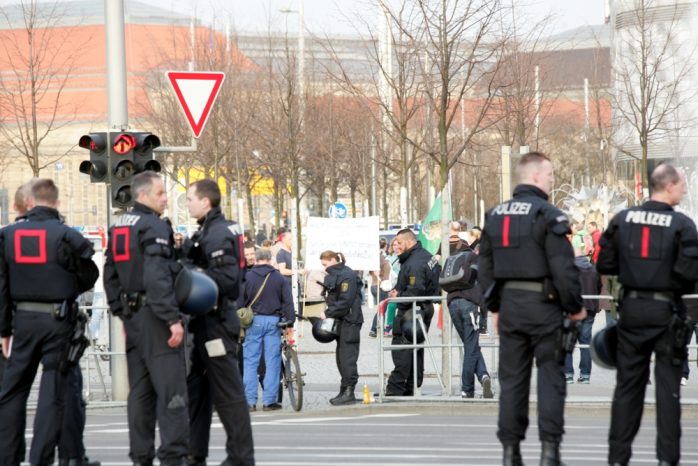 Legida Einlasskontrollen am Richard Wagner Platz. Foto: L-IZ.de