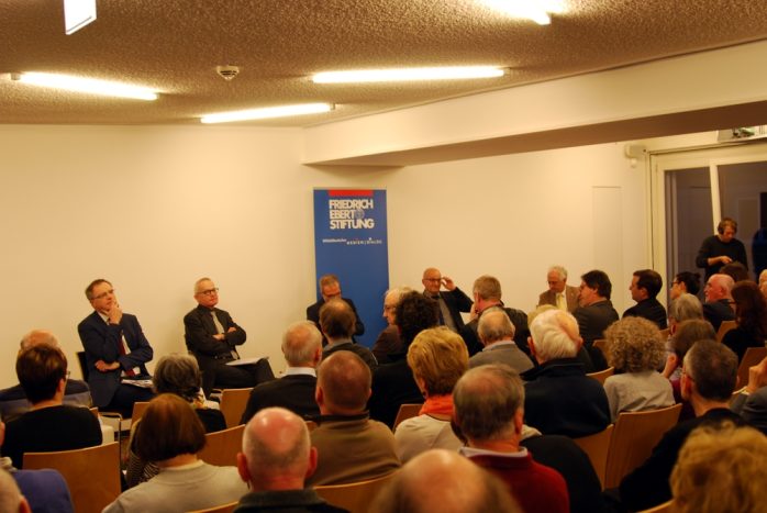 Liveübertragungen und Mitschnitte von Diskussionsrunden zur Verfügng stellen. "Lügenpresse" in der Friedrich Ebert Stiftung. Foto: L-IZ.de