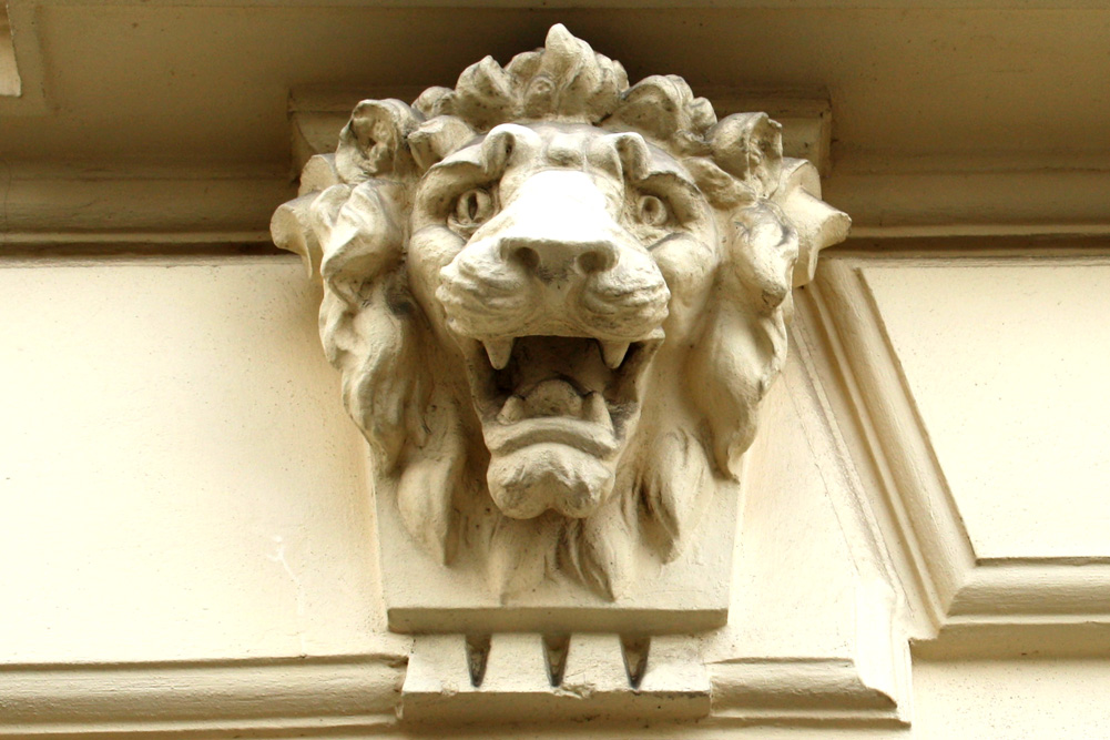 Beliebter Wächter im Leipziger Gründerzeitbestand: Der brüllende Löwe. Foto: Ralf Julke