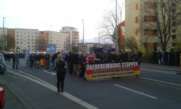 19:23 Uhr: OfD läuft in 2er Reihe - sieht besser aus. Foto: L-IZ.de