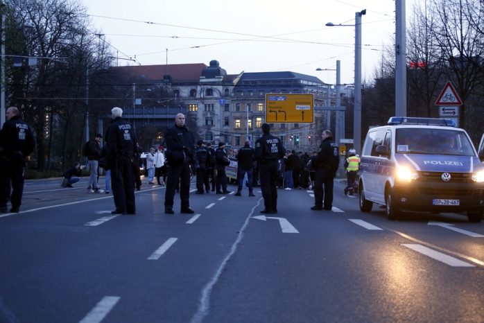 Polizeieinsatz auf dem Leipziger Ring bei der OfD. Foto: L-IZ