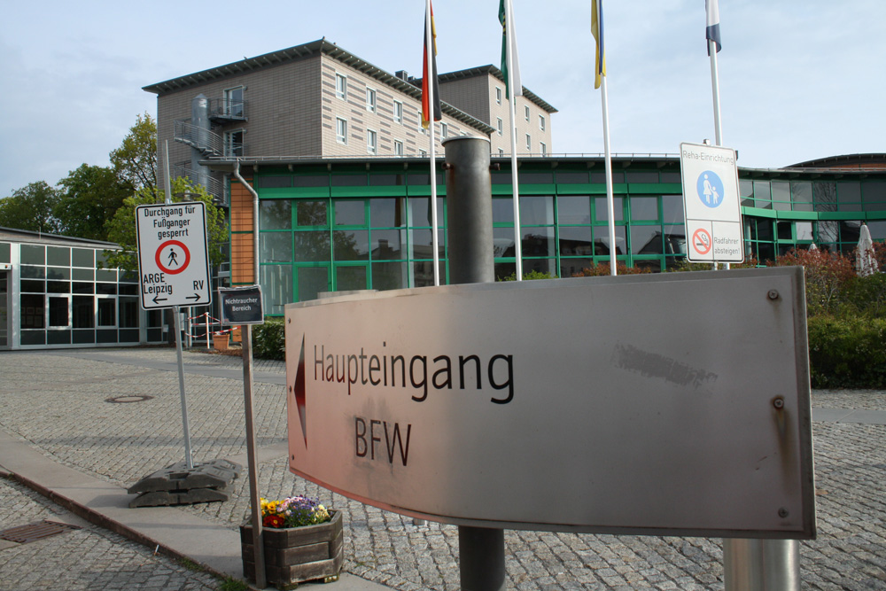 Schilderwald am BFW Leipzig. Foto: Ralf Julke