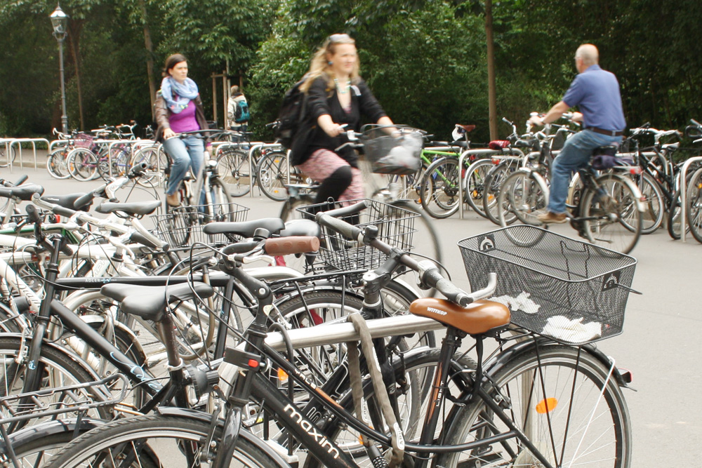 Radfahrer in der Schillerstraße. Foto: Ralf Julke
