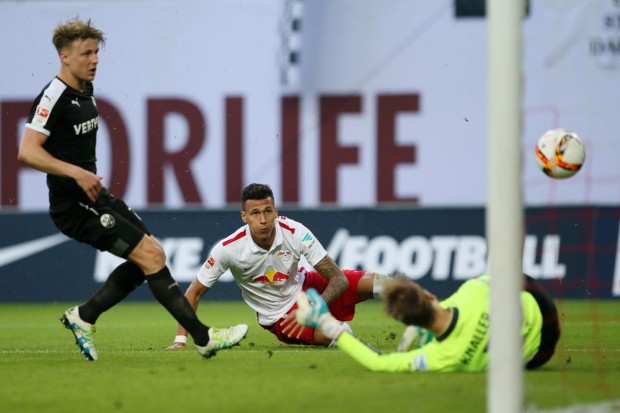 Keeper Marco Knaller (Sandhausen) – stets hellwach im Spiel. Foto: GEPA Picutres