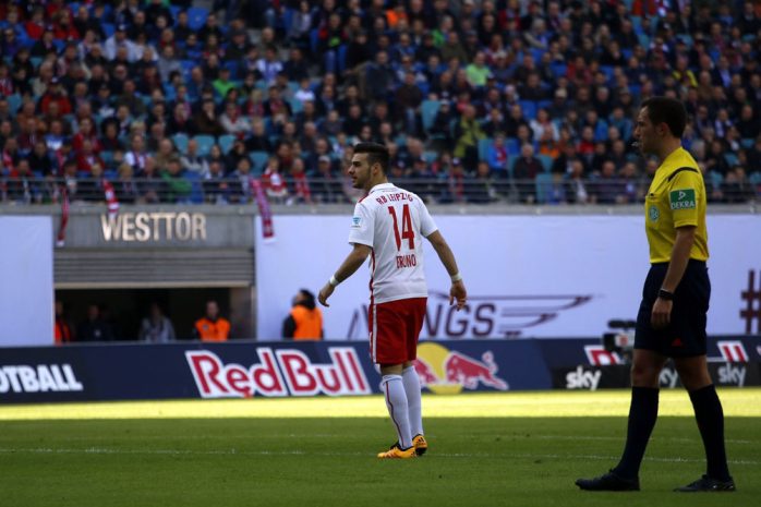 Bereits kurz nach Spielbeginn wurde Massimo Bruno eingewechselt. Foto: Alexander Böhm
