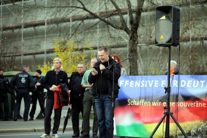 Wetterte gegen Kriminelle in Leipzig bei der OfD-Demo: Ex-NPD-Mitglied und Stadtrat in Leipzig Enrico Böhm. Foto: L-IZ
