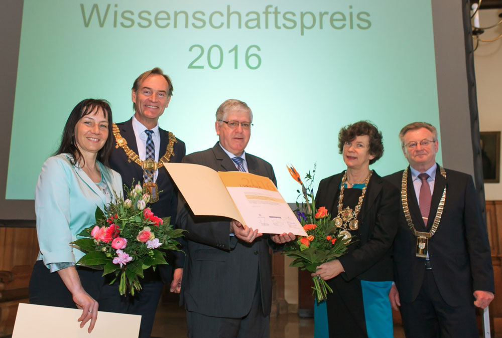 v.l.: Prof. Dr. Annette G. Beck-Sickinger, Preisträgerin, Oberbürgermeister Burkhard Jung, Prof. Dr. Manfred Rudersdorf, Preisträger, Prof. Dr. Beate A. Schücking, Rektorin der Universität Leipzig, Prof. Dr. Hans Wiesmeth, Präsident der Sächsischen Akademie, Foto: Swen Reichhold der Wissenschaften zu Leipzig