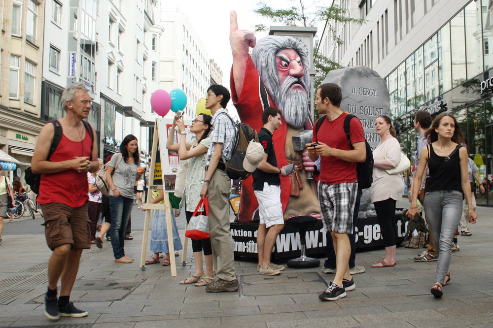 Kunstaktion zum 11. Gebot 2014 in der Grimmaischen Straße. Foto: Ralf Julke