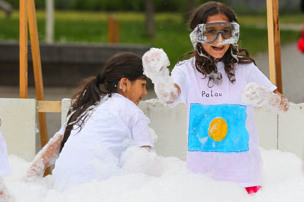 Das Team "Palau" taucht im Schaum ab. Foto: Jan Kaefer