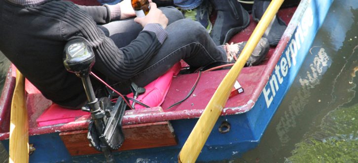 Nicht das einzige Motorboot am „Männertag“ im Floßgraben. Foto: NuKla e.V., J. Hansmann