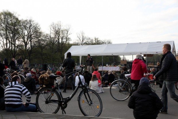 Nuit-Debout-Veranstaltung auf der Sachsenbrücke. Foto: Michael Freitag