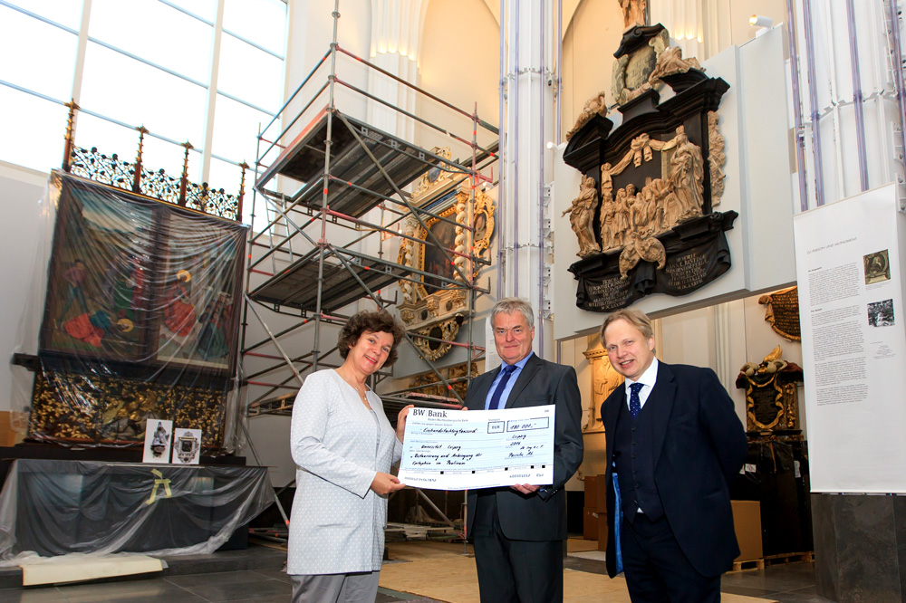 Porsche-Scheckübergabe im Altarraum des neuen Paulinums. Foto: Porsche AG