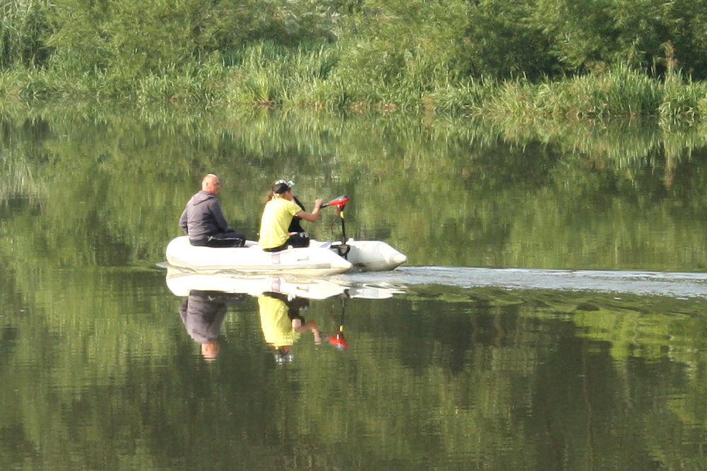 Schlauchboot auf Leipziger Wassern. Foto: Ralf Julke