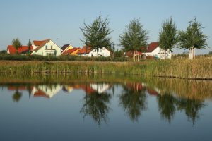 Auch einen eigenen Teich hat das Schönauer Viertel. Foto: Ralf Julke