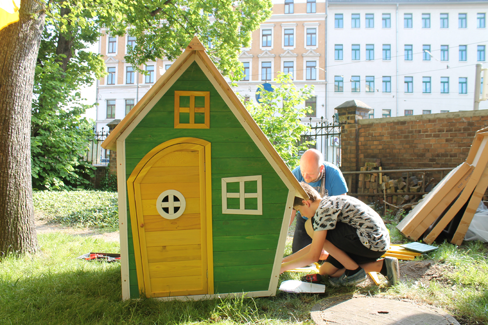 Das Spielhaus für die Kleinen kann bereits bezogen werden. Foto: Dresdner59
