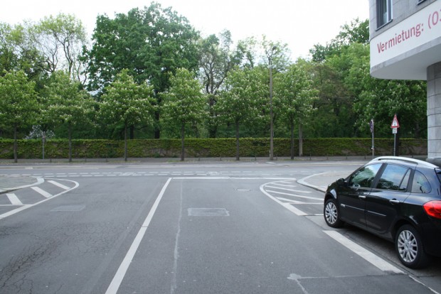 Einmündung der Stephanstraße auf die Prager Straße: Hier soll eine Ampel hin. Foto: Ralf Julke