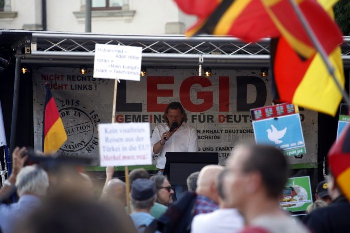 19:20 Uhr: Der "Thorsten", Thorsten Frank fährt Motorrad, hat zwei Katzen und bekennt sich zu Deutschland. Foto: L-IZ.de