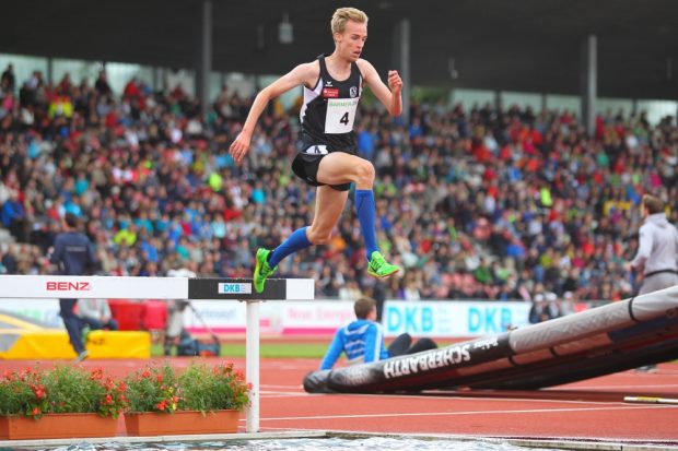 Nic Ihlow (SC DHfK) hat seine Teilnahme am 3.000m-Hindernisrennen genossen, auch wenn er dabei einiges an Lehrgeld zahlen musste. Foto: Jan Kaefer