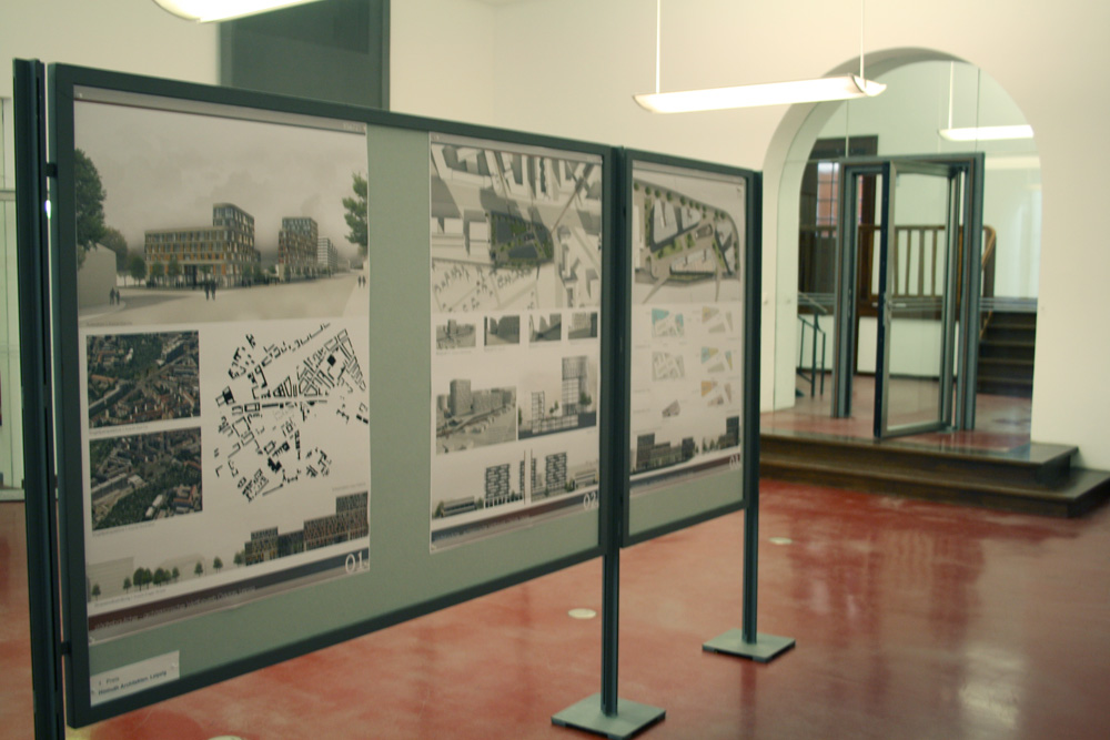 Ausstellung mit den Wettbewerbsergebnissen zum Ostplatz. Foto: Ralf Julke