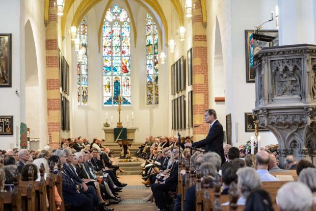 OBM Burkhard Jung begrüßte die Bach-Fans aus aller Welt. Foto: Foto: Bachfest Leipzig/Jens Schlüter