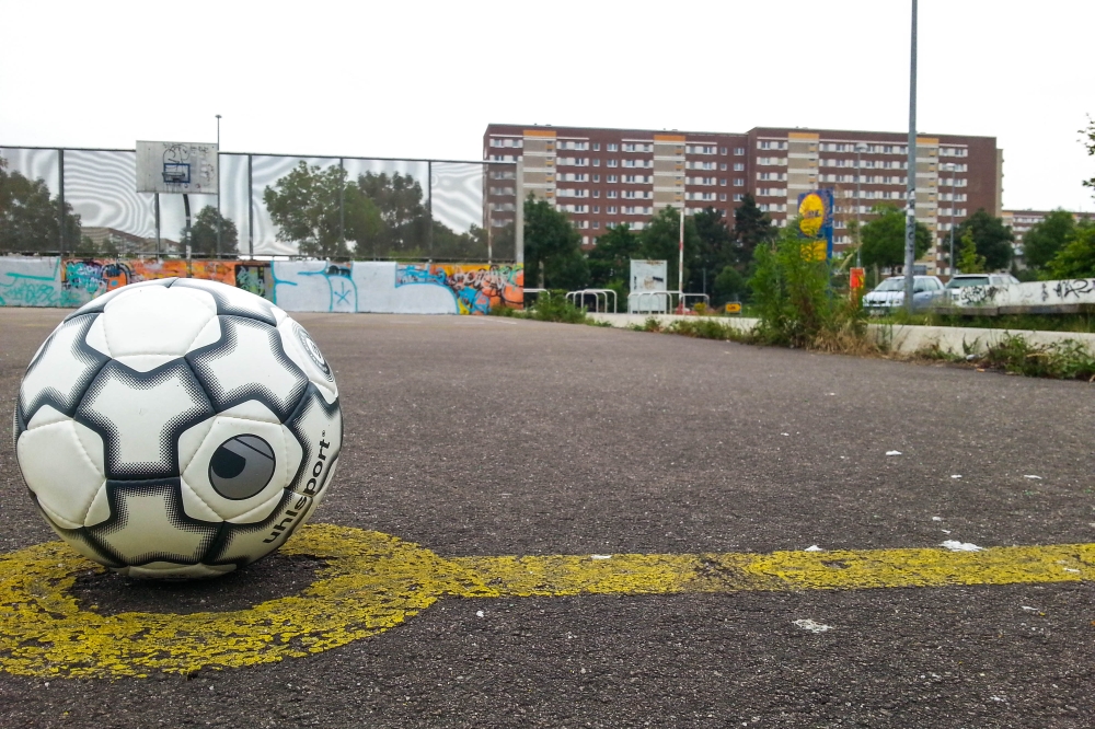 Bolzen mit Plattenblick - am Park 5.1 in Grünau. Foto: Jan Kaefer