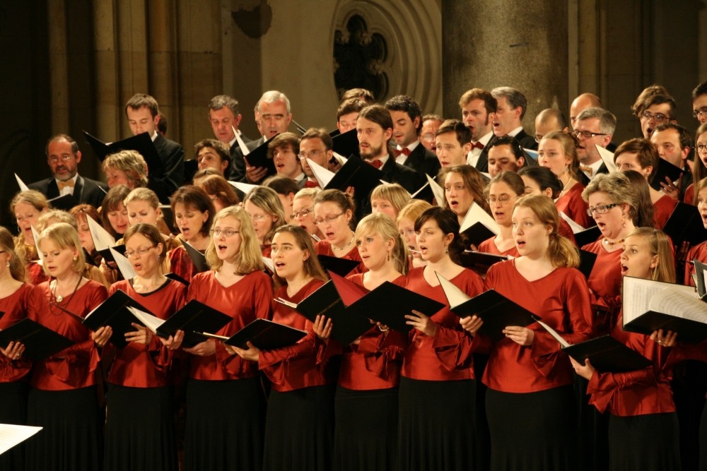 Der Universitätschor unter der Leitung von Universitätsmusikdirektor (UMD) David Timm bei einem Auftritt in der Peterskirche Leipzig. Foto: Randy Kühn/Universität Leipzig