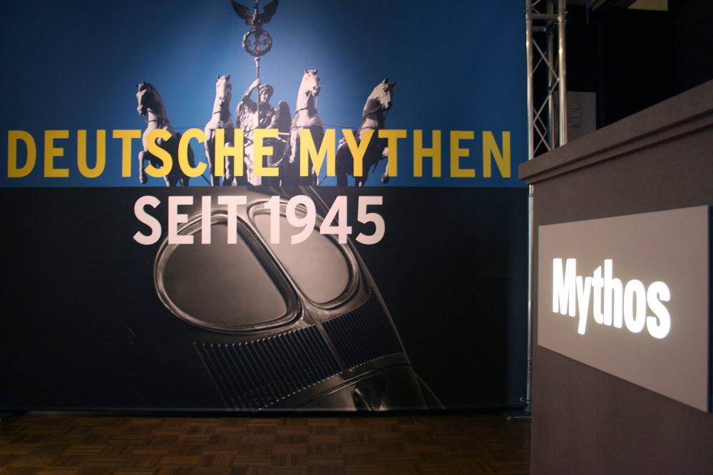 Eingangssituation in der Ausstellung „Deutsche Mythen seit 1945“. Foto: Ralf Julke