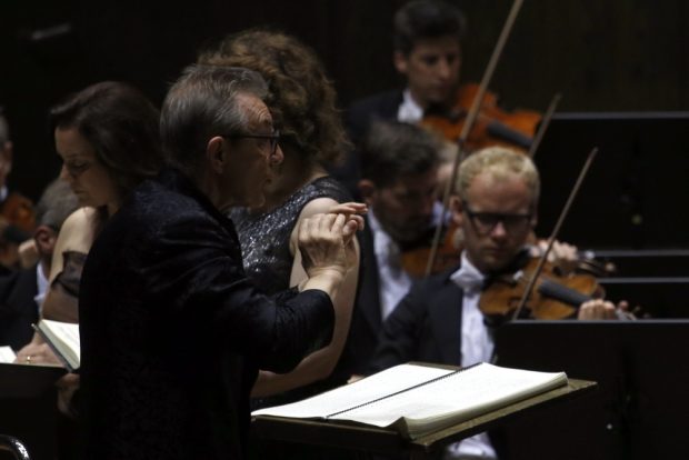 Trevor Pinnock dirigierte am Donnerstag im Gewandhaus Mendelssohns Fassung der Matthäus-Passion Foto: Alexander Böhm