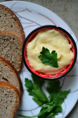 Spargel-Parmesan-Aufstrich. Foto: Maike Klose