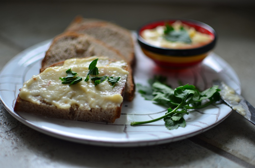 Spargel-Parmesan-Aufstrich. Foto: Maike Klose