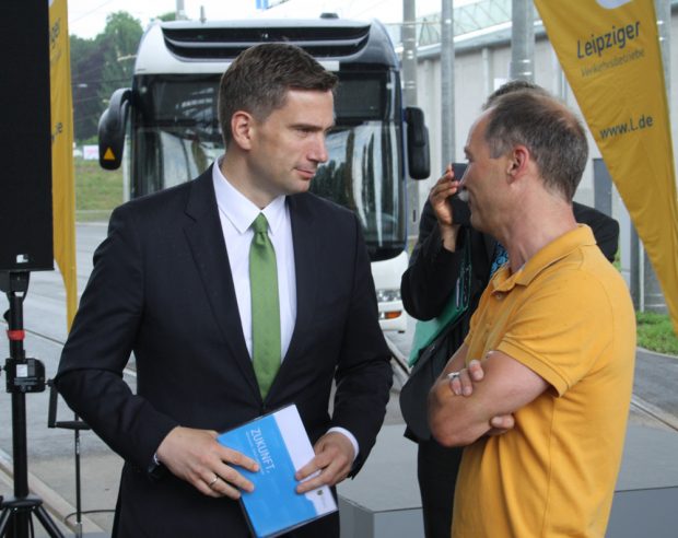 Amtsvorgänger Sven Morlok (rechts) im Gespräch mit Verkehrsminister Martin Dulig. Foto: Ralf Julke