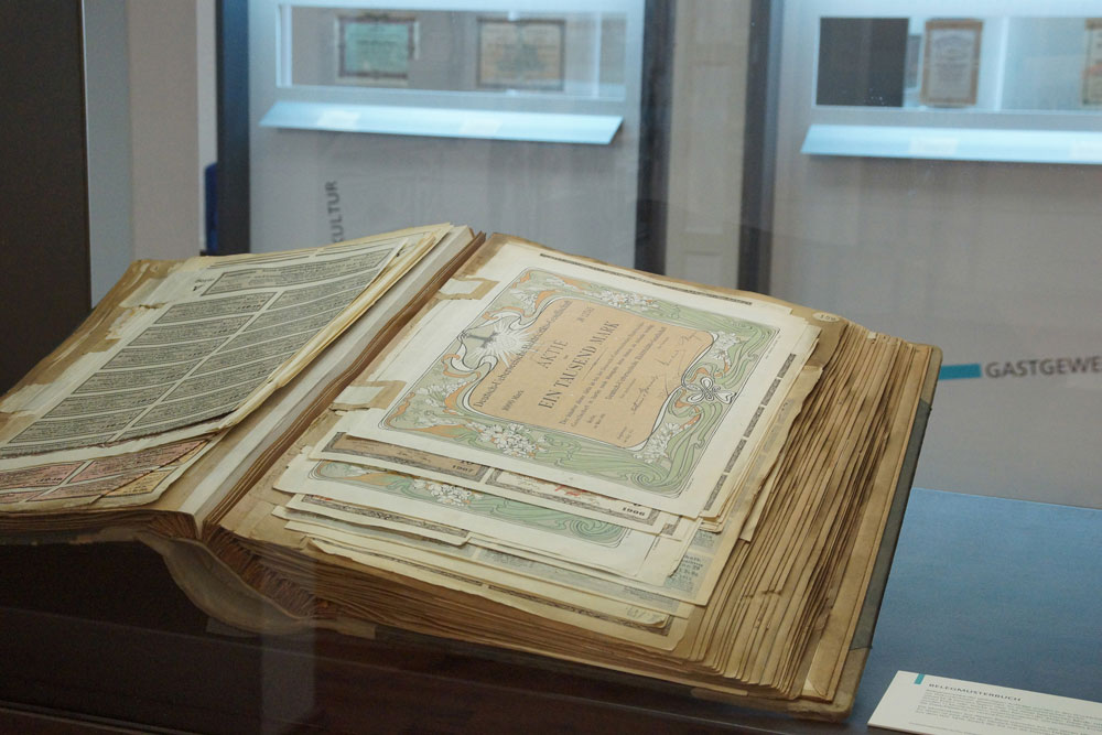 Aufwendig gestaltet und unter Sicherheitsaspekten hergestellt, sind historische Wertpapiere Ausdruck unserer Industriekultur. Foto: Museum für Druckkunst Leipzig