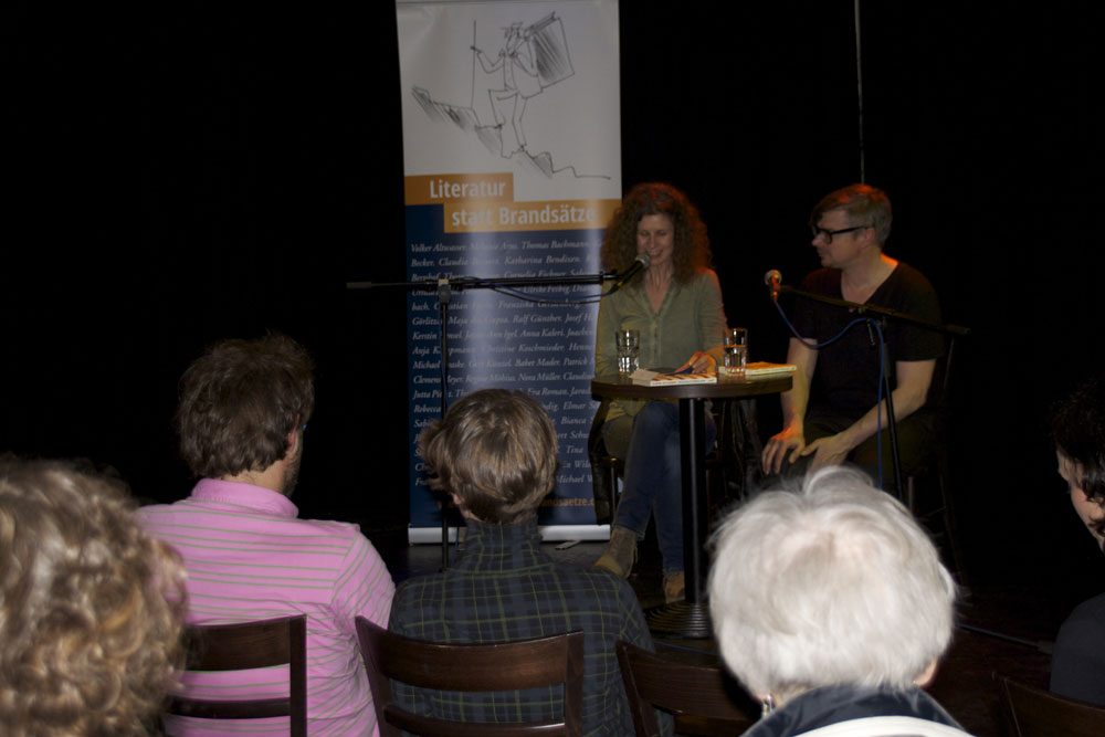 Der tschechische Erfolgsautor Jaroslav Rudiš las für „Literarur statt Brandsätze“ in Wurzen, mit Anna Kaleri. Foto: Literatur statt Brandsätze