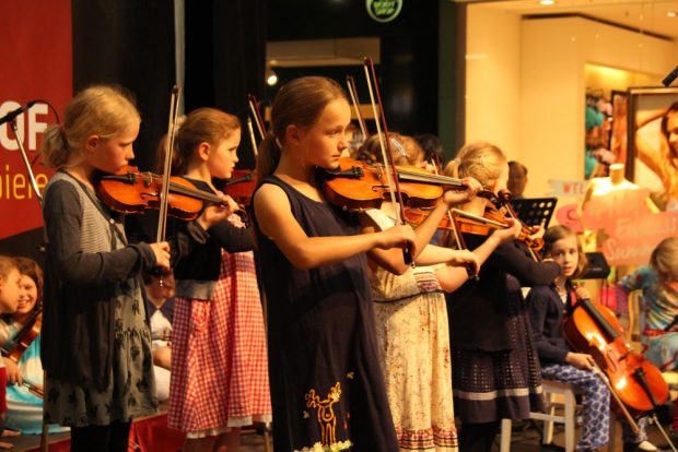 Die Musikando Geigenkinder. Foto: naTo