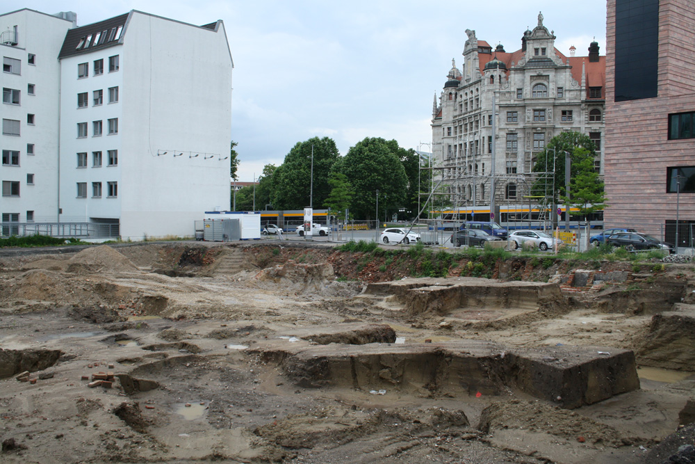 Blick über die Ausgrabungsfläche an der Nonnenmühlgasse. Foto: Ralf Julke