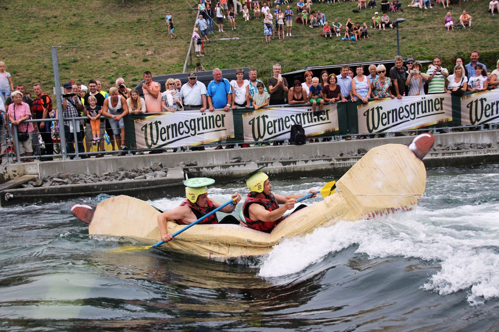 Pappbootrennen 2015. Foto: Kanupark Markkleeberg