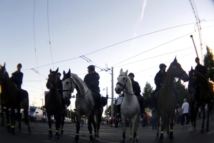 Auch die Polizei heut stolz zu Pferde. Foto: L-IZ.de