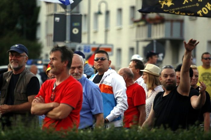 Immer nur gegen den Islam - Legida-Teilnehmern wie Alexander Kurth (m. Sonnenbrille) gefällt das nicht. Foto: L-IZ.de