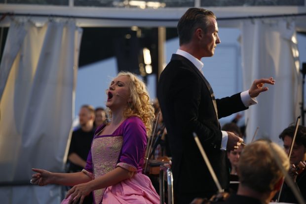 Sopranistin Simone Kermes und Dirigent Alexander Shelley. Foto: Alexander Böhm