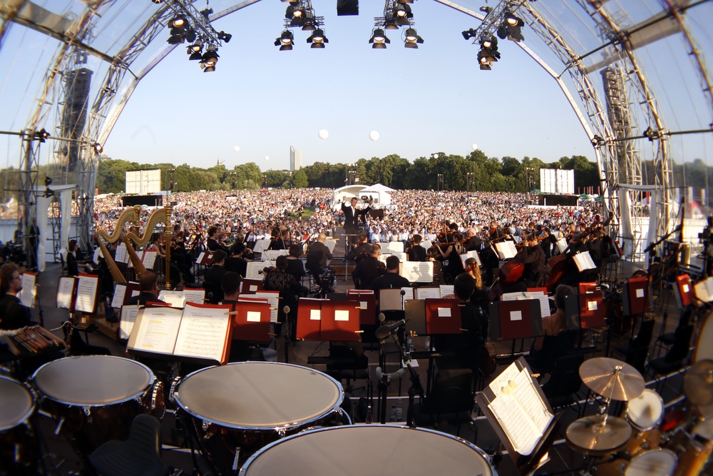 Tausende Leipziger kamen am Freitagabend zu Klassik Airleben. Foto: Alexander Böhm