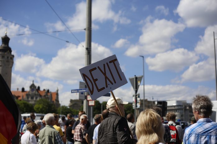 15:40 Uhr: Dexit bei Legida gefordert. Foto: L-IZ.de