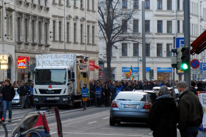 2015 Die GSO schließt sich dem Gegenprotest von NoLegida an. Foto: L-IZ.de