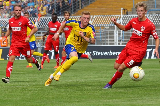 Starker Auftakt von Maik Georgi, der hier Fabio Viteritti (li.) und Malte Karbstein (re.) davonläuft. Foto: Jan Kaefer