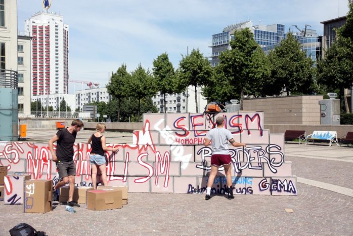Wie verhext - die Mauer wollte von Beginn an nicht einmal stehenbleiben. Versuch Nummer 1 vor der Ankunft der GSO. Foto: L-IZ.de